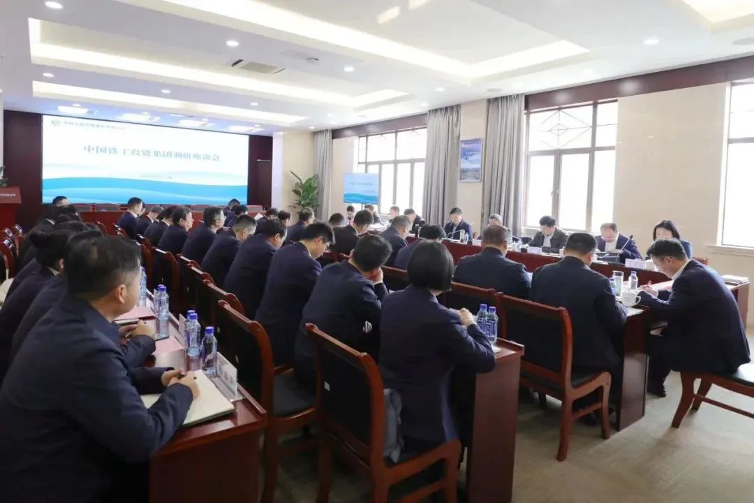 集團(tuán)公司黨委書記、董事長張學(xué)軍到中鐵市政環(huán)境公司調(diào)研