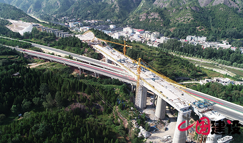 中國網：蒙華鐵路晉豫管段最大跨度連續梁跨線橋——楊家嶺大橋順利合龍