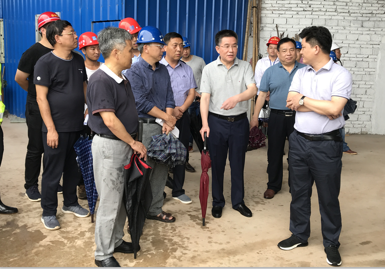 江西贛州市委常委、組織部長(zhǎng)、市新型城鎮(zhèn)化攻堅(jiān)戰(zhàn)領(lǐng)導(dǎo)小組組長(zhǎng)王成兵一行到贛州二水廠三期工程項(xiàng)目檢查指導(dǎo)工作