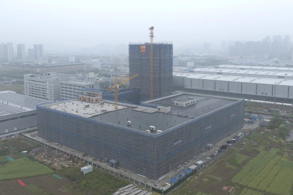 智能中央廚房項目主體結構順利完成封頂.jpg
