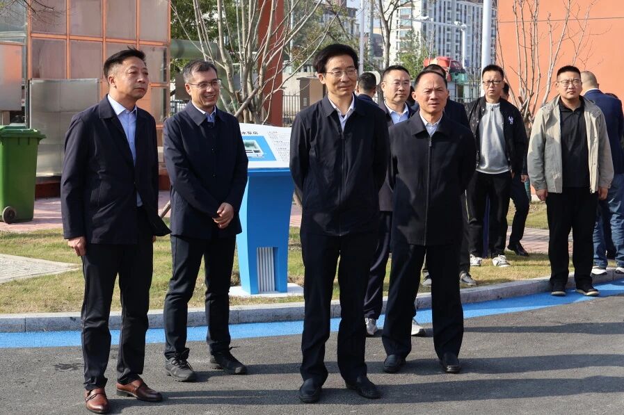 泰州市政協副主席卞賦章到姜堰項目調研指導工作
